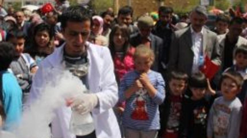 &Ccedil;ılgın Deneyler Yapıp G&ouml;ky&uuml;z&uuml;n&uuml; İncelediler