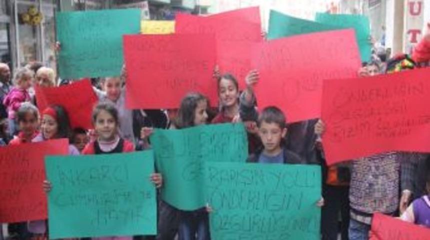 Hakkari&rsquo;de &ldquo;demokratik Cumhuriyete Evet, İnkarcı Cumhuriyete Hayır&rdquo; Y&uuml;r&uuml;y&uuml;ş&uuml;