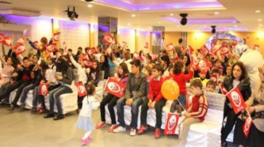 &Ccedil;ocuklar 23 Nisan Etkinlikleri Kapsamında D&uuml;zenlenen Programla Eğlendi