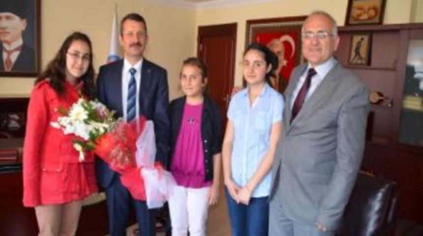 Rekt&ouml;r Saatcı, &Ccedil;ocukları Ağırladı