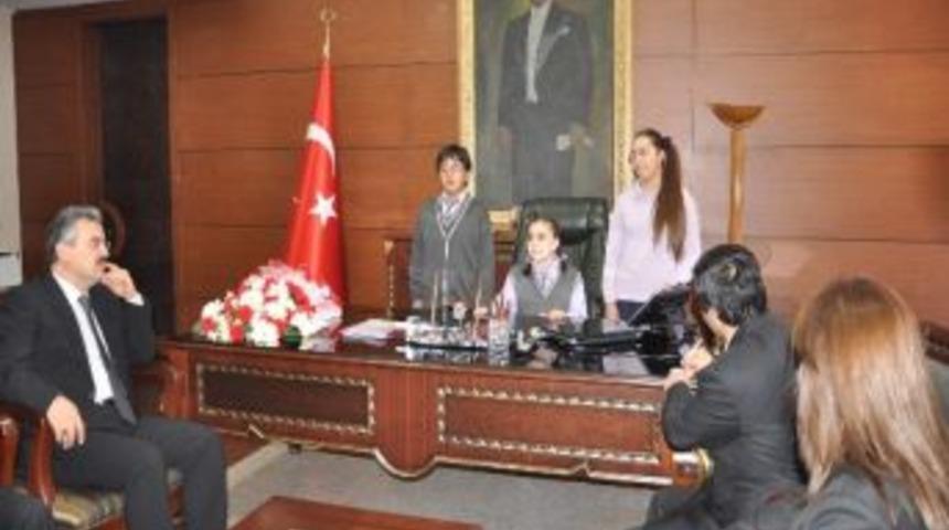 Ayyıldız Ve &Ouml;zbek, Koltuklarını Devretti