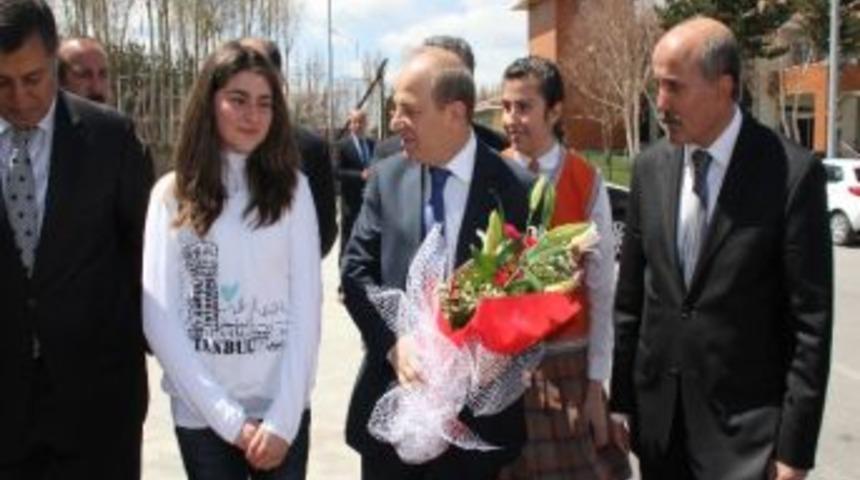 Atat&uuml;rk &Uuml;niversitesi&rsquo;nde 23 Nisan Kutlamaları Yapıldı