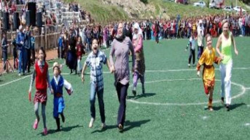 Dedeler Ve Ninelerin Yarışı Simav&rsquo;ı Renklendirdi