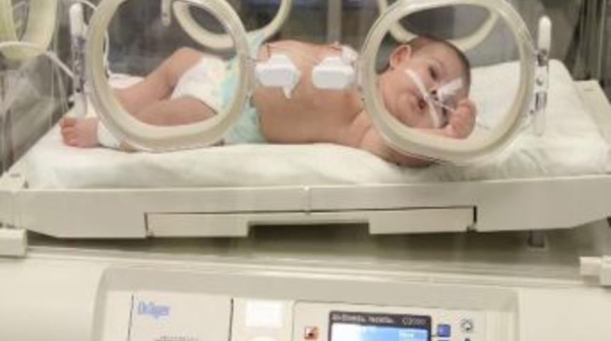 (&ouml;zel Haber) 36 Haftalık Bebek Ameliyatla Sağlığına Kavuştu