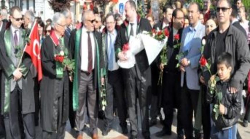 Edirne Barosu&rsquo;ndan Atat&uuml;rk Anıtı&rsquo;na Karanfil