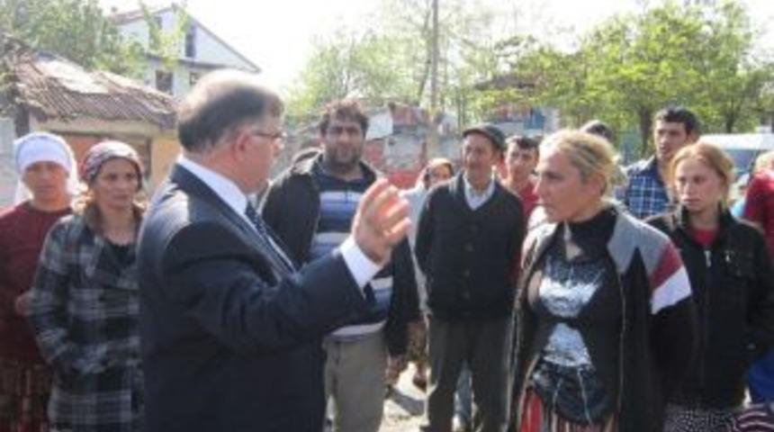 Vali Yılmaz, &Ccedil;amk&ouml;y Mahallesinde Evi Yanan Aileleri Ziyaret Etti