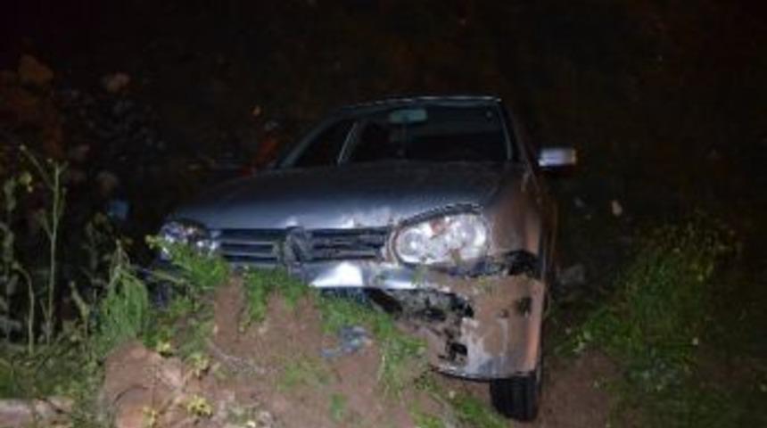 Otomobil Kontrolden &Ccedil;ıktı: 1 Yaralı