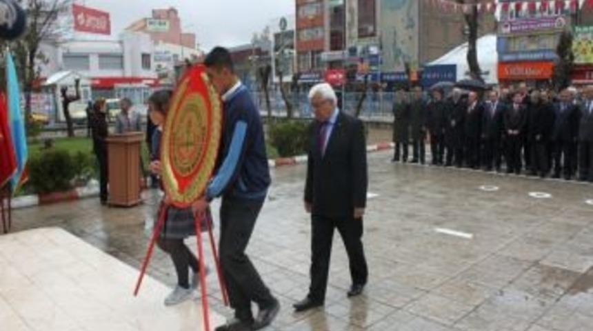 Van&rsquo;da 23 Nisan Etkinliklerine Yağmur Engeli