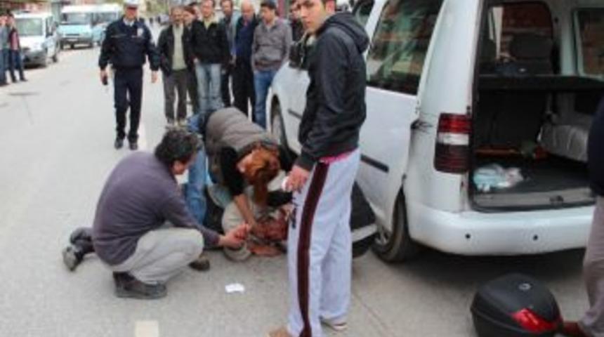 Yoldan Ge&ccedil;en Doktor Hayatını Kurtardı