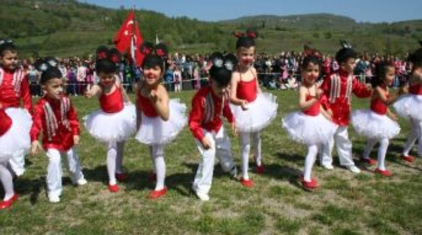 &Ccedil;aydeğirmeni 23 Nisan&rsquo;ı D&uuml;nya &Ccedil;ocuklarıyla Birlikte Kutlandı