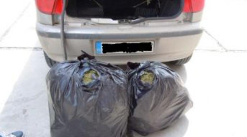 Tarsus Polisi 20 Kilo Esrar Yakaladı