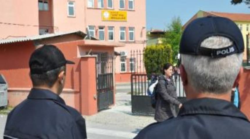 Balıkesir Polisi'nden Liselere '&ouml;zel Ekip' Uygulaması