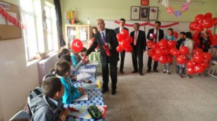 T&uuml;rk Eğitim Sen Y&ouml;neticileri, &Ccedil;ocukların 23 Nisan &Ccedil;oşkusuna Ortak Oldu