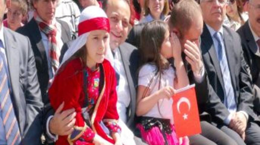 Egemen Bağış, &Ccedil;ocuklara &Ccedil;&ouml;z&uuml;m S&uuml;recini Anlattı