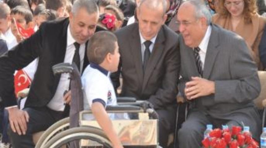 Belediyeden Engelli &Ouml;ğrenciye Ak&uuml;l&uuml; Araba