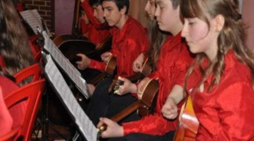 Rus&ccedil;uk Tambura Orkestrası'ndan 23 Nisan Konseri