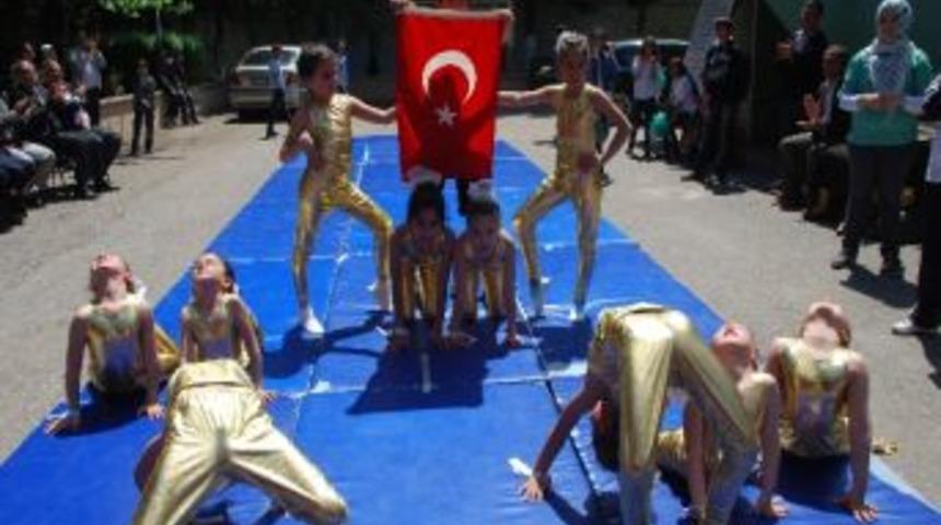 23 Nisan Etkinlikleri Kapsamında Jimnastik Ve Y&uuml;zme Yarışmaları