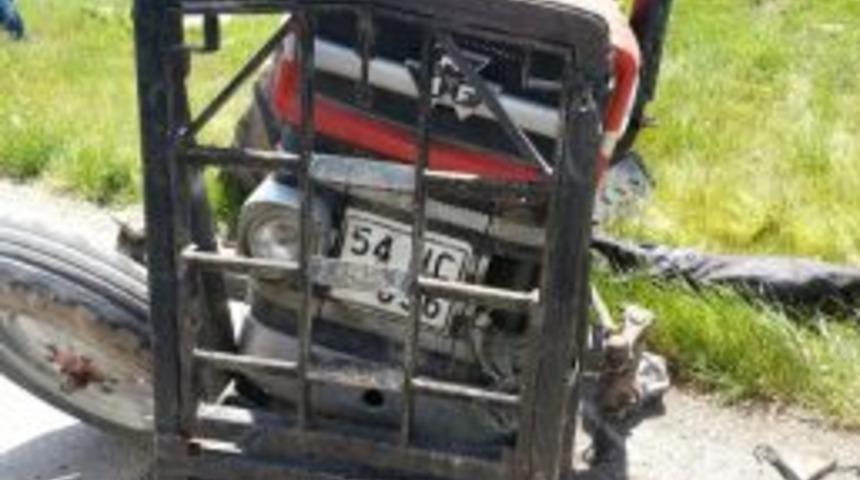 Trakt&ouml;r, Panelvanla &Ccedil;arpıştı: 4 Yaralı