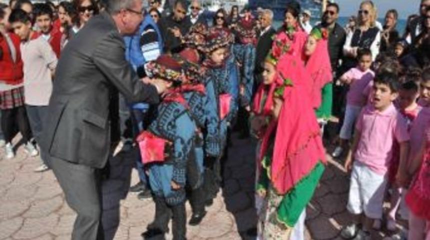 Kuşadası'nda 23 Nisan Coşkusu