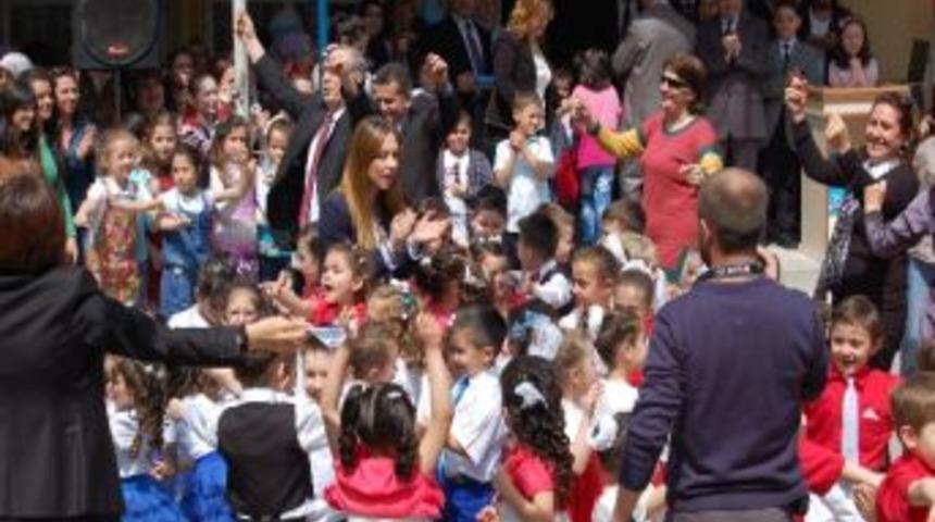 23 Nisanda &Ouml;ğretmenler G&ouml;bek Attı