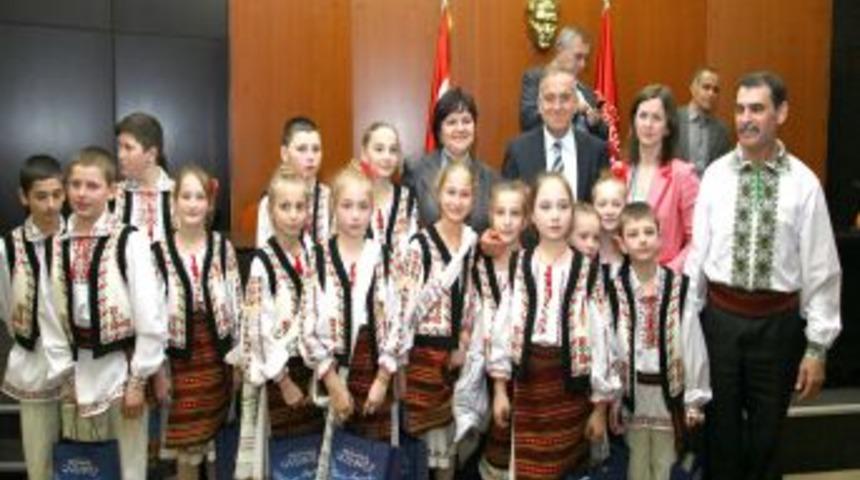 Gaziantep B&uuml;y&uuml;kşehir Belediyesi, Farklı Milletlerden &Ccedil;ocukları Ağırladı