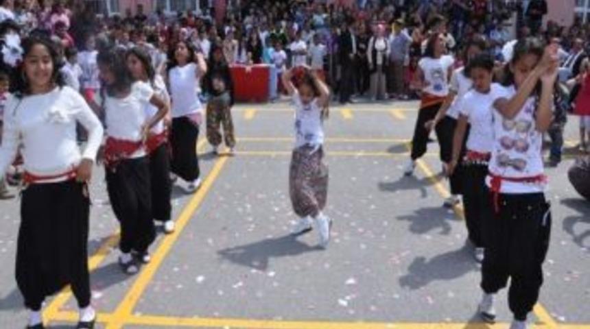 Roman &Ouml;ğrencilerin 23 Nisan Coşkusu