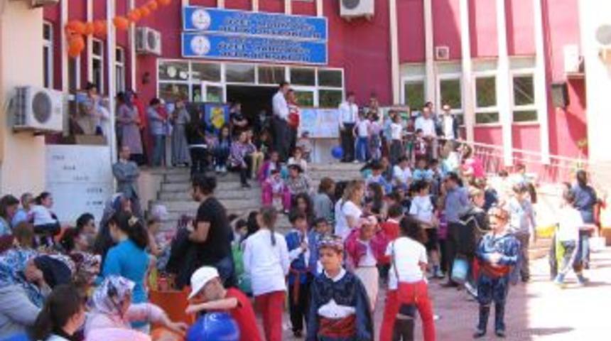 Marmaris'te 23 Nisan Şenlik Havasında Kutlandı