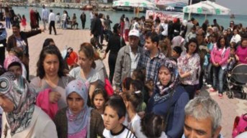 Kuşadalı &Ccedil;ocukların Oyun Parkı Keyfi