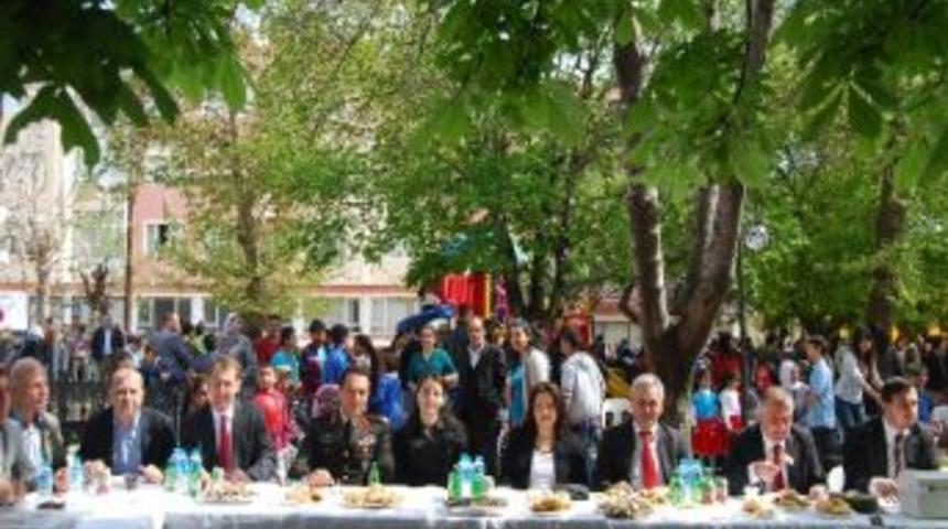Okulların D&uuml;zenlediği Kermes Şenlik Havasında Ge&ccedil;ti