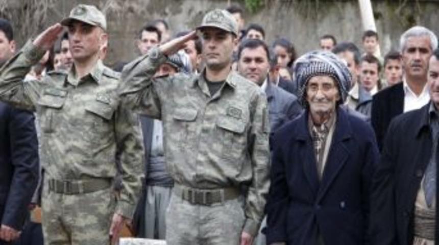 Sınırda 23 Nisan Coşkusu