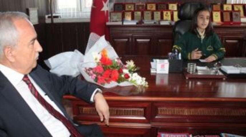 Milli Eğitim M&uuml;d&uuml;r&uuml; Koltuğunu Devretti
