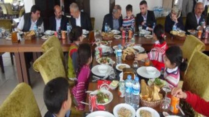 Ak Parti&rsquo;den &ldquo;23 &Ccedil;ocukla 23 Nisan Coşkusu&rdquo;