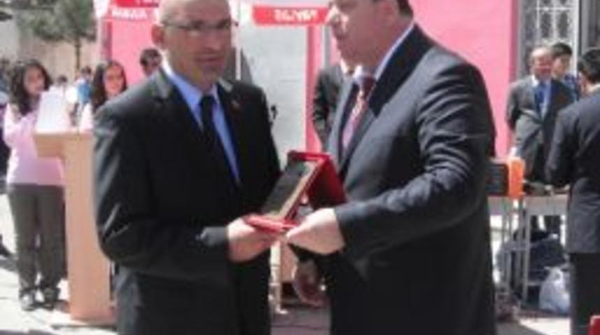 Birol Bozkurt&rsquo;a Plaket Verildi