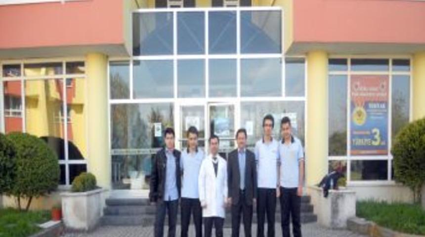 Balıkesir Fırat Lisesi &Ouml;ğrencileri T&uuml;rkiye'yi Iki Projeyle Temsil Edecek