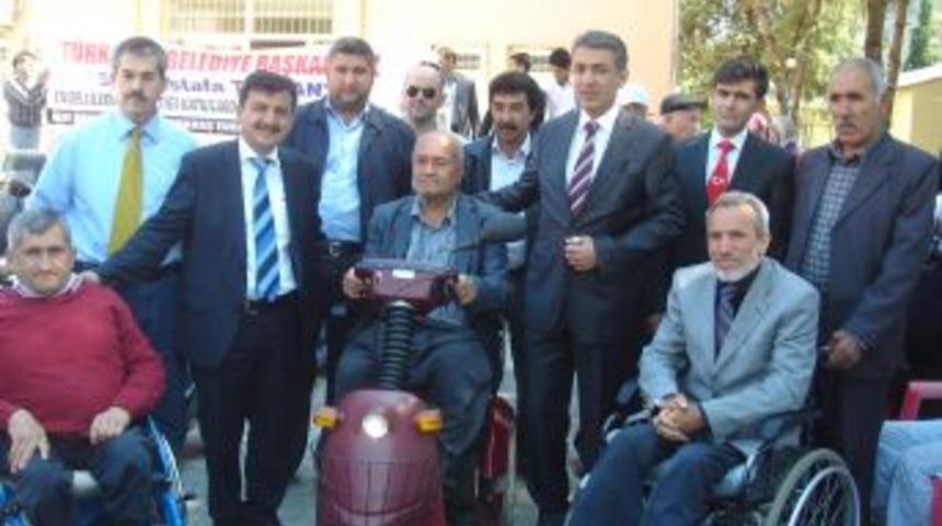 T&uuml;rkoğlu Belediyesi 34 Ak&uuml;l&uuml; Engelli Aracı Dağıttı