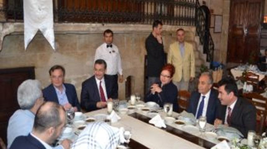 Bosna-hersek Eski Cumhurbaşkanı Ve Hk&uuml; Heyeti Cevahir'de Ağırlandı