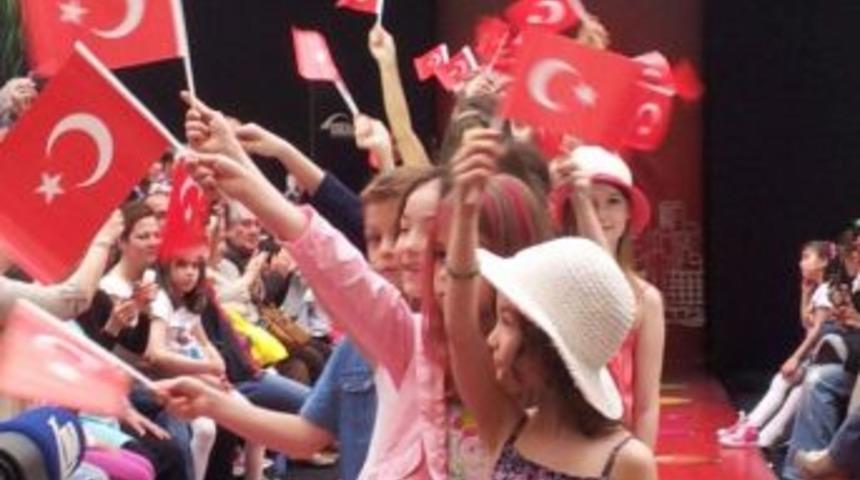 Ankamall'da &Ccedil;ocuklar 23 Nisan'da Podyumdaki Becerilerini Sergiledi