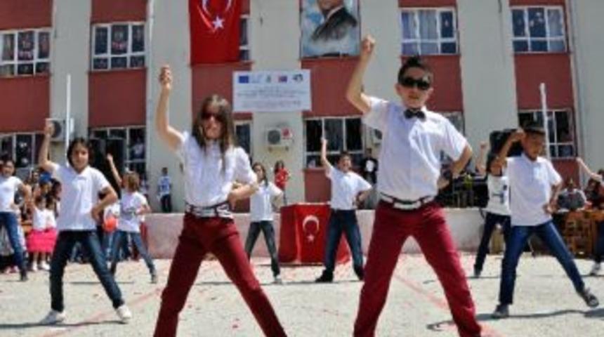 23 Nisan Ab &Ccedil;ocuklarıyla Şenliğe D&ouml;n&uuml;şt&uuml;