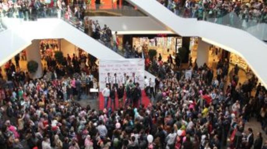 Piazza'da Uygur Kardeşler İle 23 Nisan Etkinliği