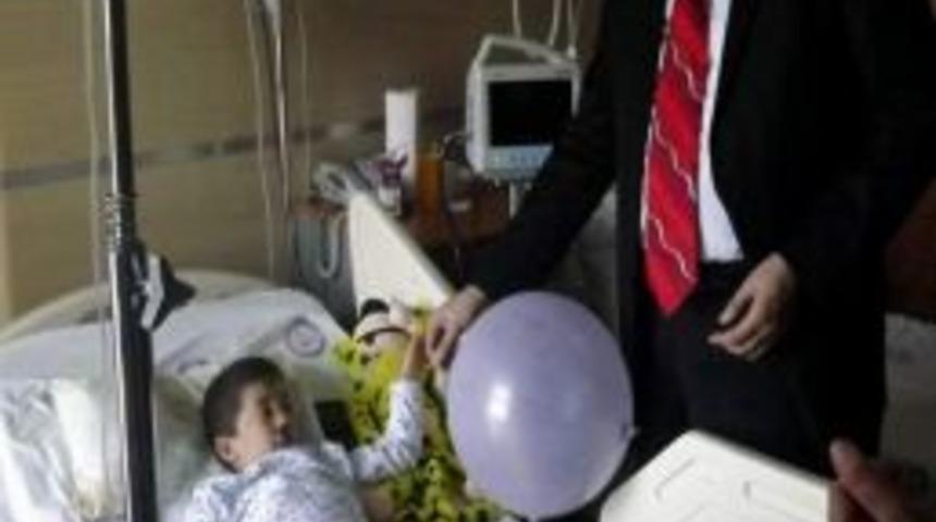 Ak Parti&rsquo;den Hasta &Ccedil;ocuklara 23 Nisan Hediyesi