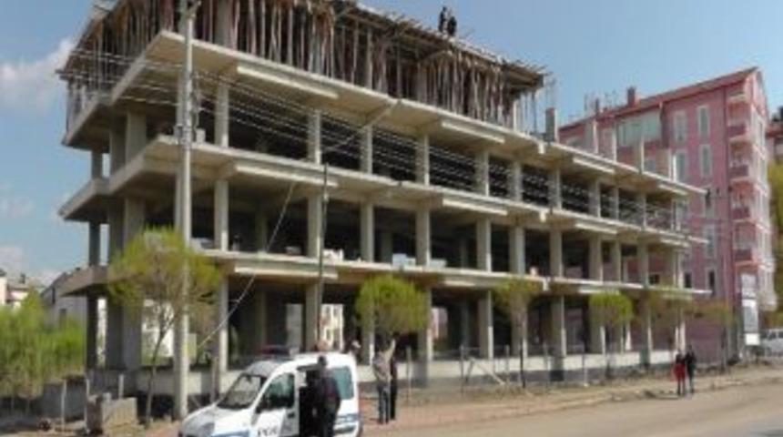 Elektrik Akımına Kapılan İnşaat İş&ccedil;isi Yaralandı