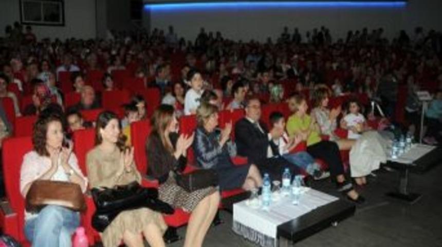 Belediye&rsquo;den &Ccedil;ocuklara Bayram Tadında Eğlence