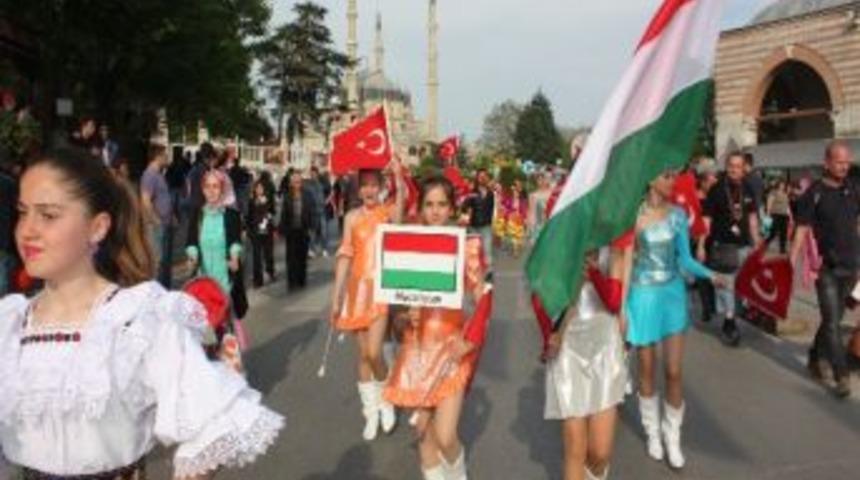Festivale B&uuml;y&uuml;k İlgi