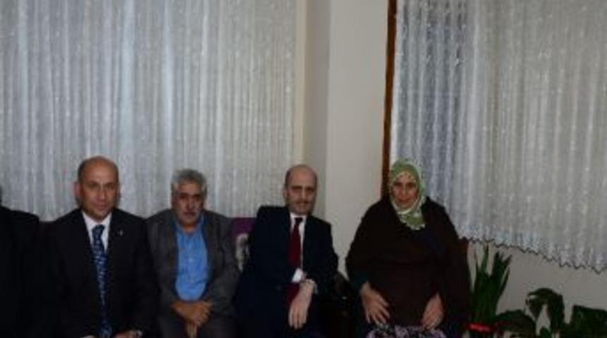 Bakan Erdoğan Bayraktar&rsquo;dan Şehit Ailesine Ziyaret