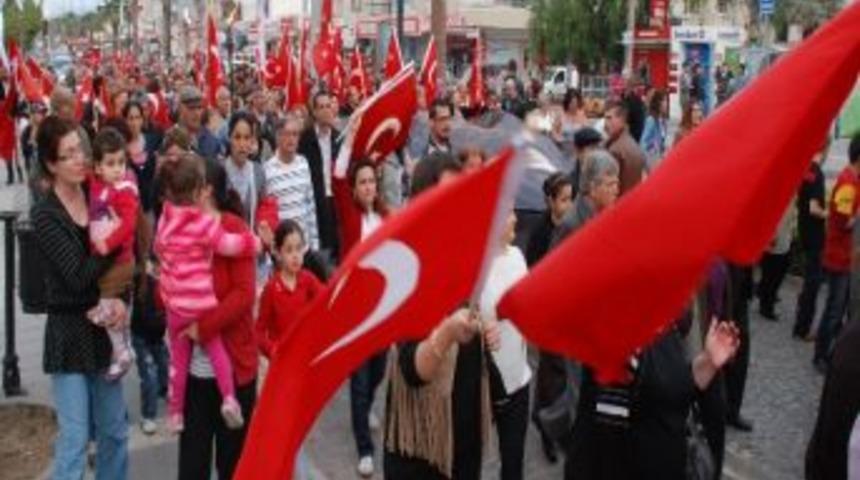 Didim&rsquo;de 23 Nisan Fener Alayı D&uuml;zenlendi