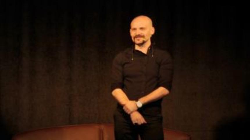 Atalay Demirci, Kahkahaya Boğdu