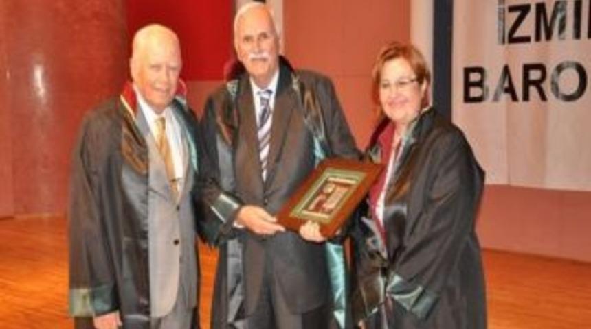 T&uuml;rkiye Barolar Birliği'nden Sel&ccedil;uk&rsquo;lu Avukatlara Plaket