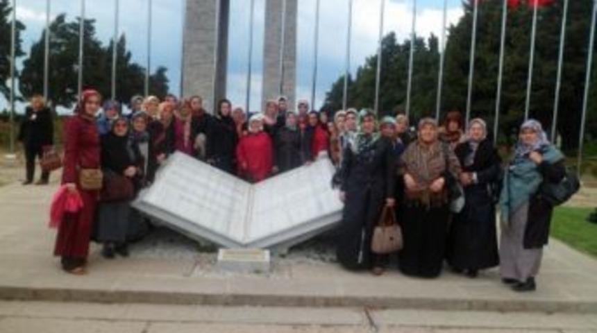 Kur&rsquo;an Kursu &Ouml;ğrencilerinden &Ccedil;anakkale Şehitliğine Gezi