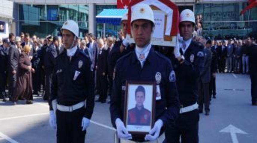 Şehit Polis I&ccedil;in Emniyet'te T&ouml;ren D&uuml;zenlendi