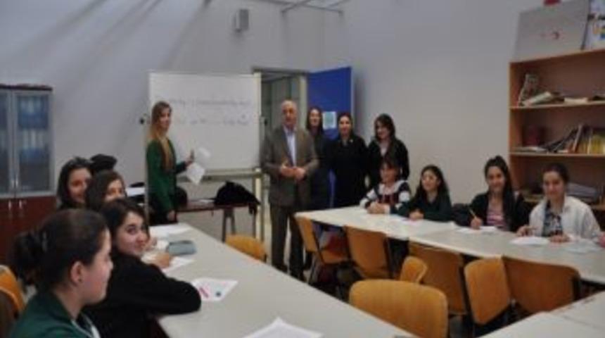 Kent Konseyi &Ccedil;ocuklara İngilizce &Ouml;ğretiyor